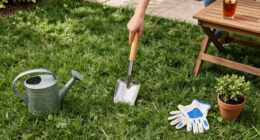 This Easy DIY Trick Solves 4 Common Lawn Problems At Once – All It Takes Is A Piece Of Old Chain-Link Fencing
